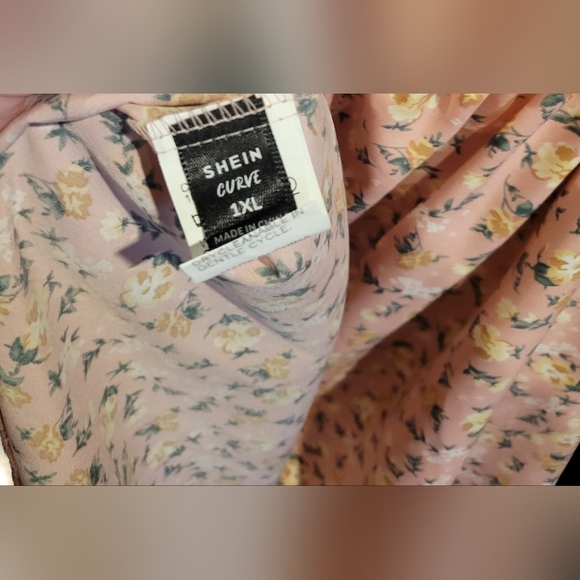 Shein Pink spring flowy top 1x - Picture 3 of 5